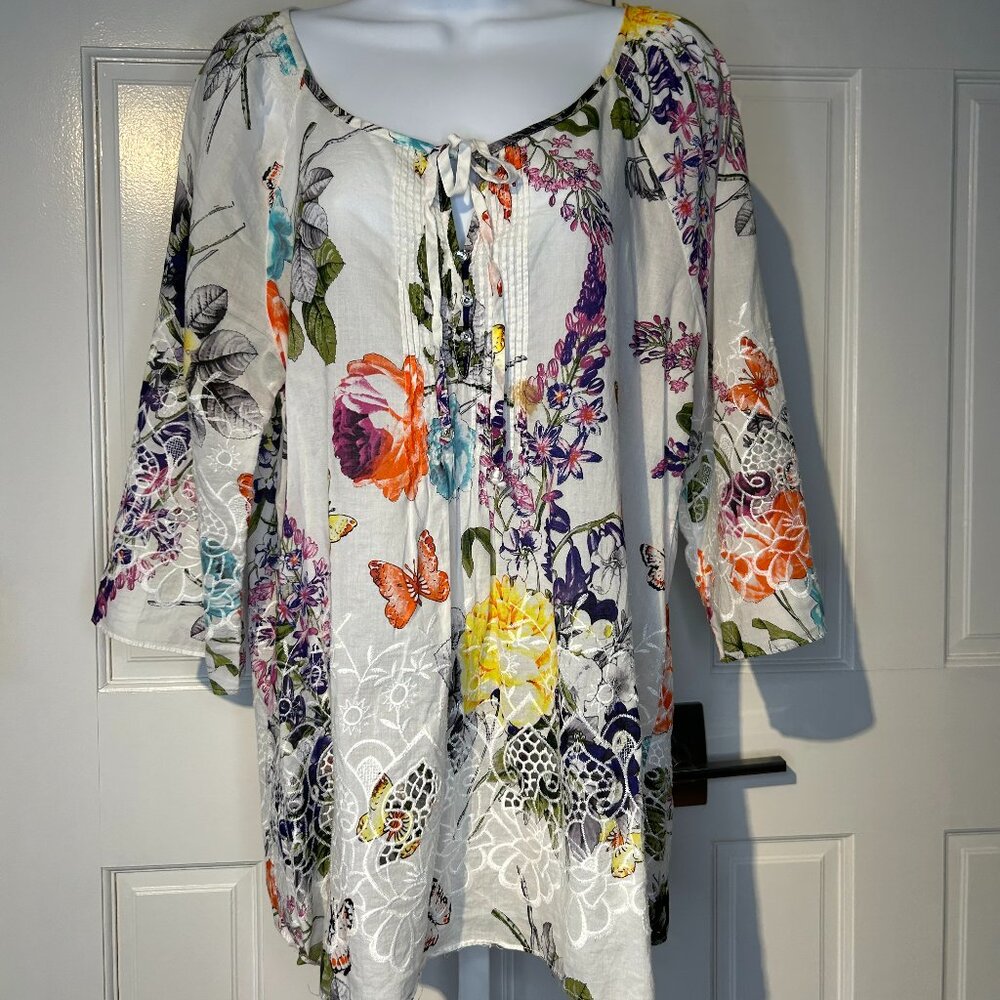Garden themed tunic w/ cut-out work
